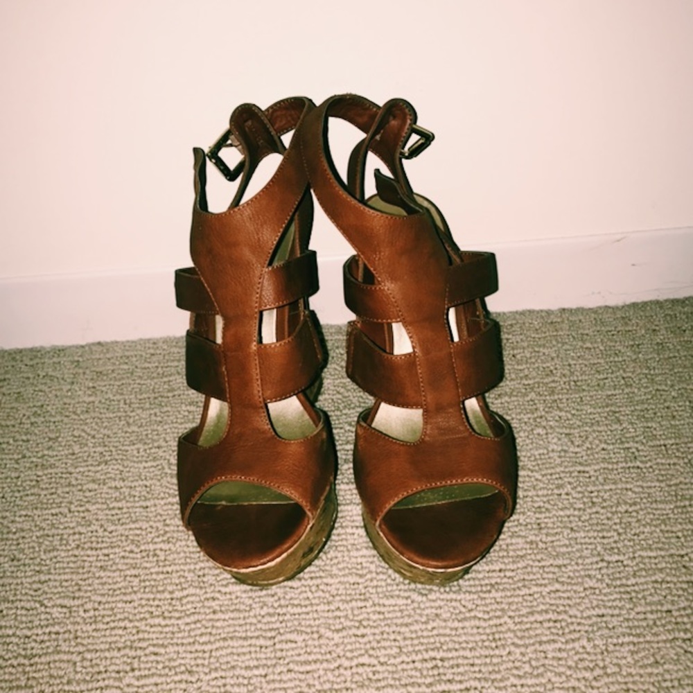 Guess brand Brown wedges!